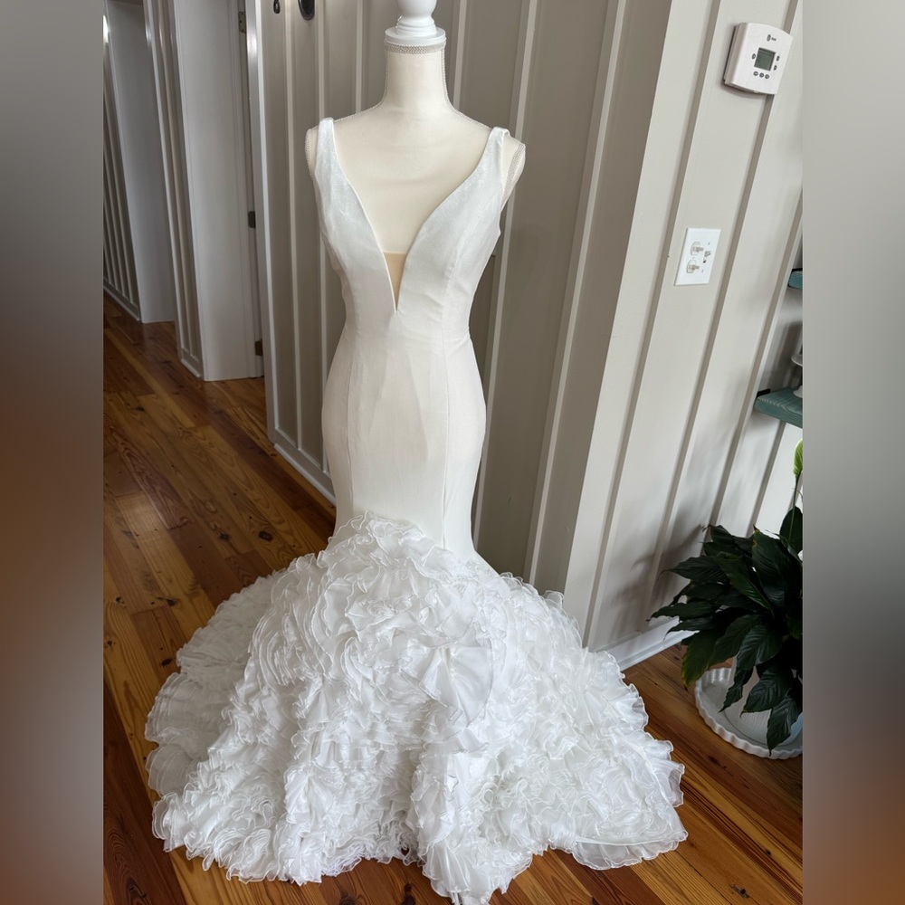 Jovani Elegant White Mermaid Gown size 2